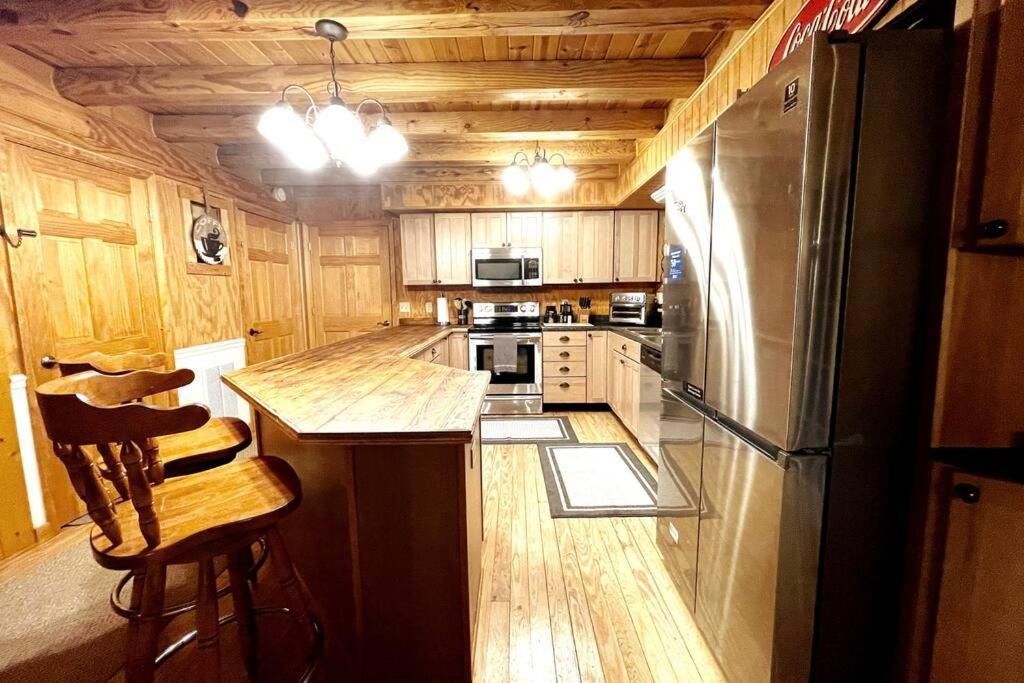 One Of A Kind Rustic Log Cabin Near Bryce Resort - Large Game Room - Fire Pit - Large Deck - Bbq Basye Zewnętrze zdjęcie